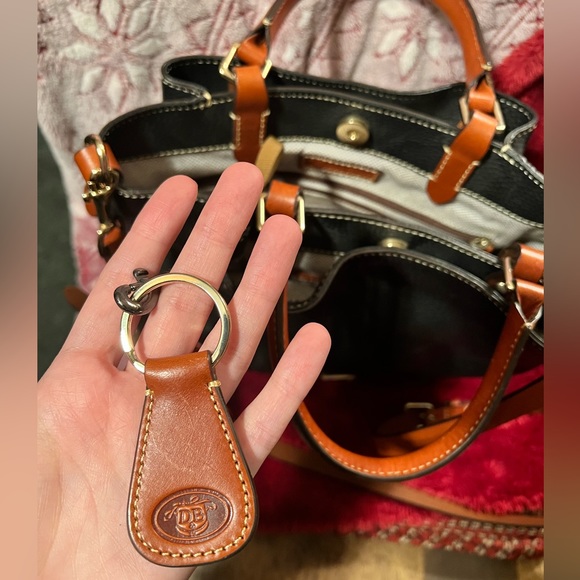 Dooney & Bourke Black Satchel Tote Purse - Picture 9 of 14